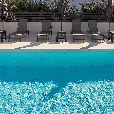 Poolside Apartments Anabella Baska  Bagian luar foto