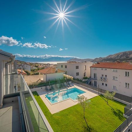 Poolside Apartments Anabella Baska  Bagian luar foto