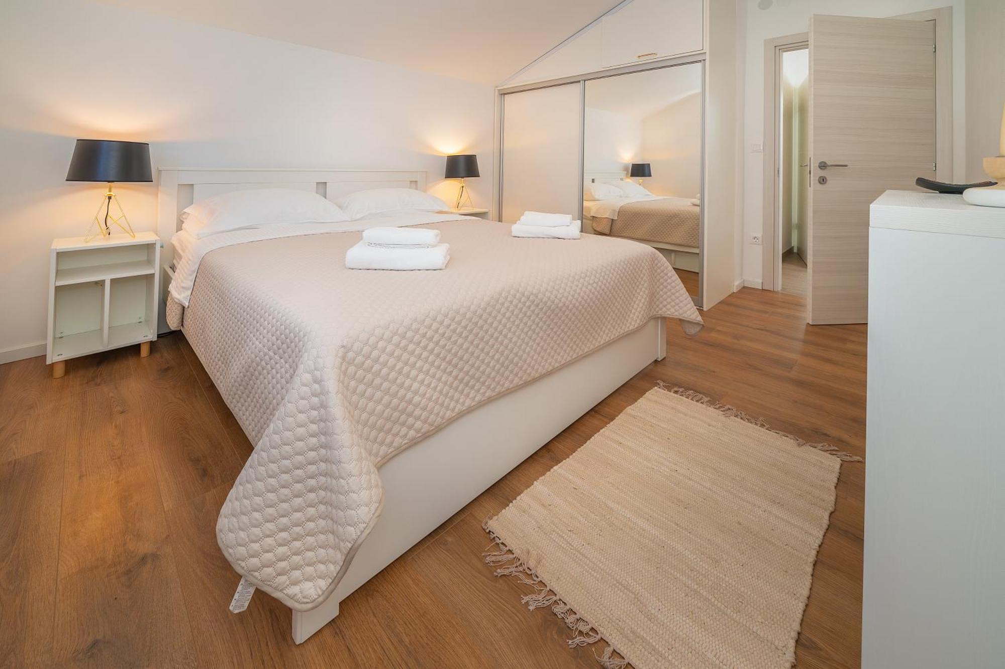 Poolside Apartments Anabella Baska  Bagian luar foto