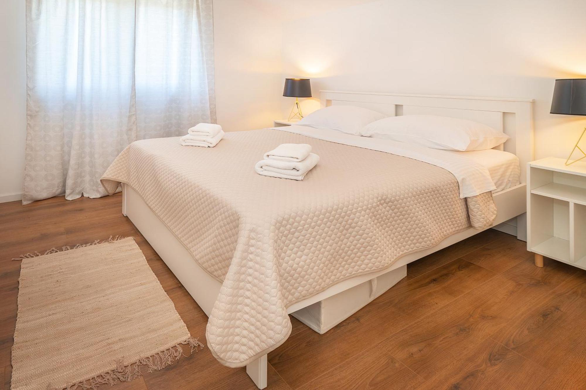 Poolside Apartments Anabella Baska  Bagian luar foto