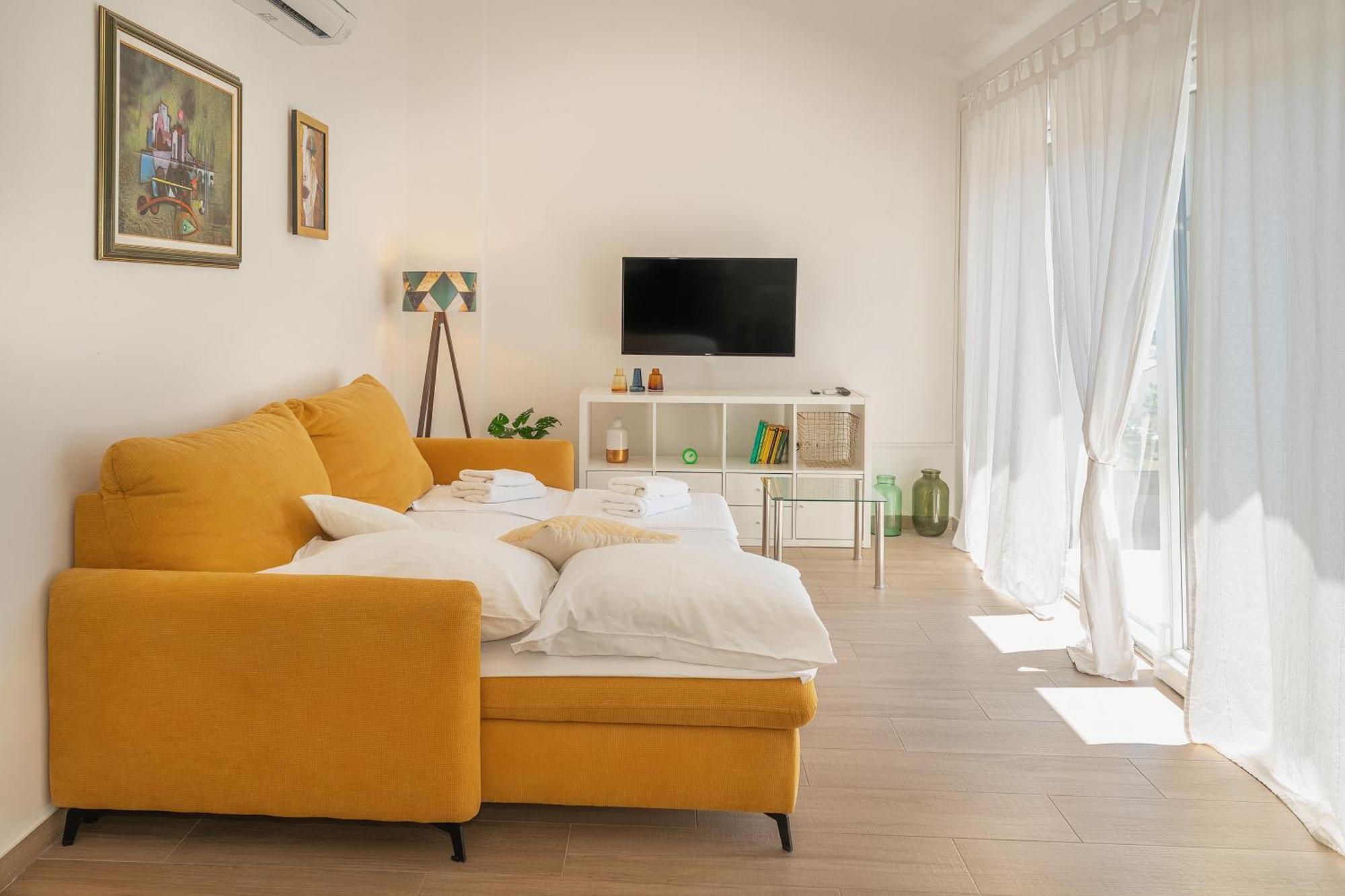 Poolside Apartments Anabella Baska  Bagian luar foto