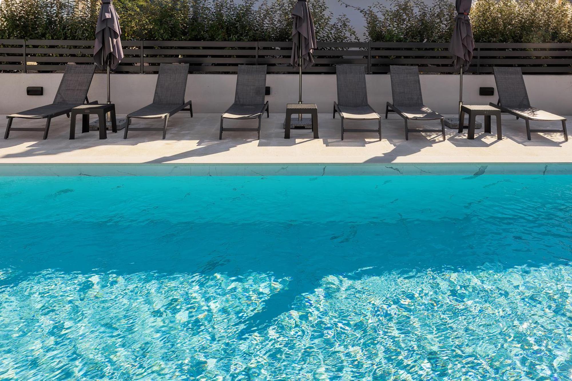 Poolside Apartments Anabella Baska  Bagian luar foto