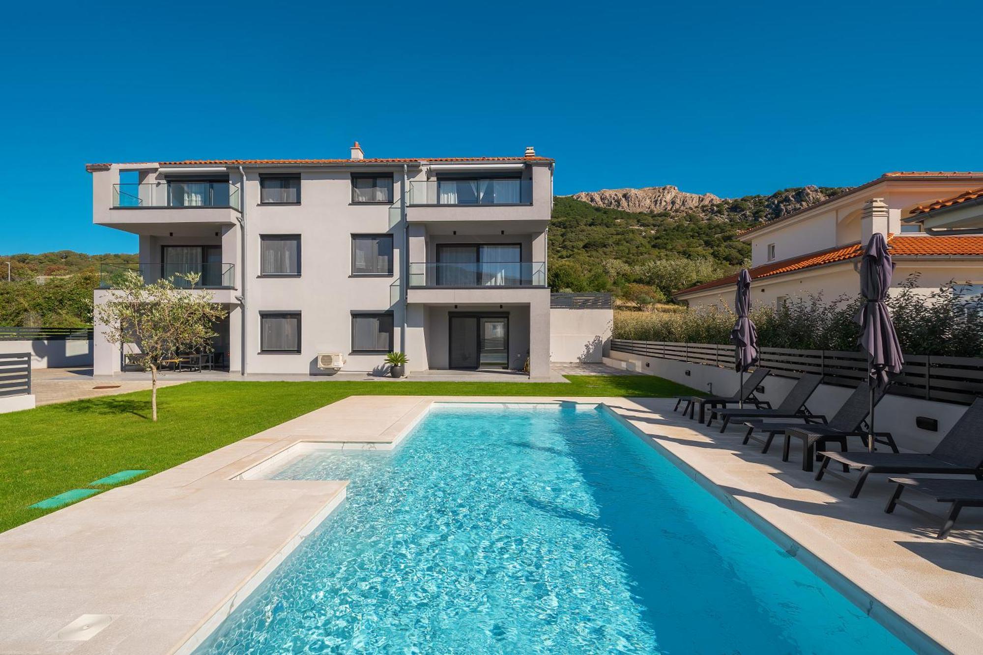 Poolside Apartments Anabella Baska  Bagian luar foto