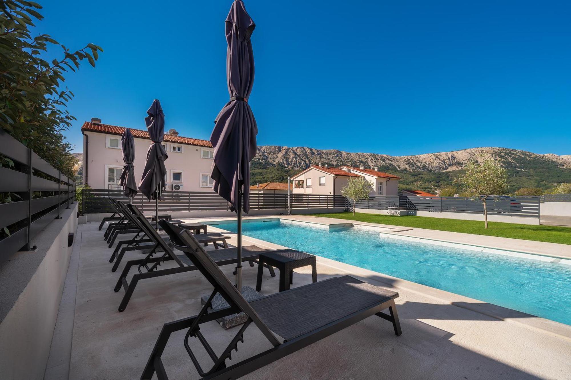Poolside Apartments Anabella Baska  Bagian luar foto